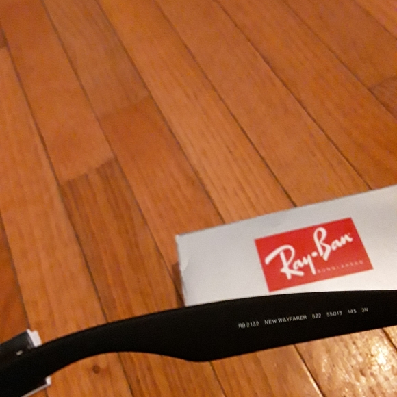 Ray-Ban Wayfarer Sunglasses! - Picture 2 of 3